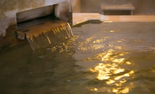 豊富な湯量と20種類以上の効能をもつ滋養溢れる温泉